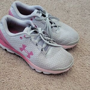 Under Armour Women's Athletic Shoes in Gray and Pink